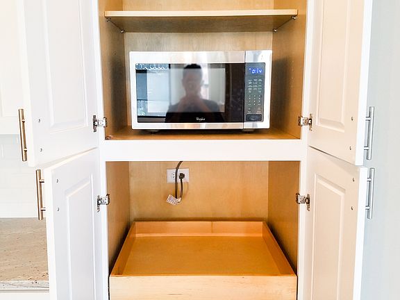 4th image of 1049 N Leavitt St #3446104