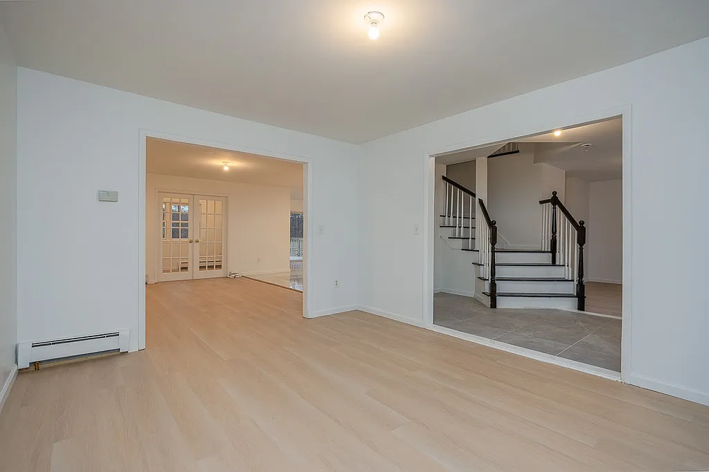 5 bed, 2428 sqft, $4,250 — Photo 4