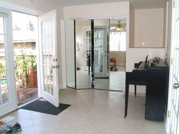 2930 N Melvina Ave — Photo 5
