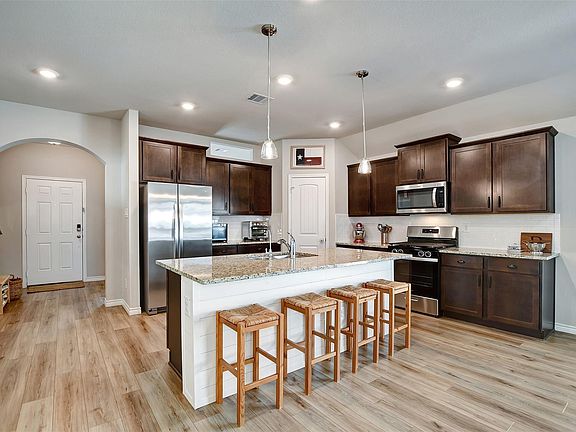 3rd image of 1011 Davy St