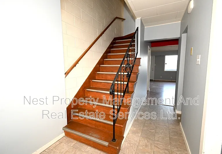 596 Central St E #1 — Photo 7