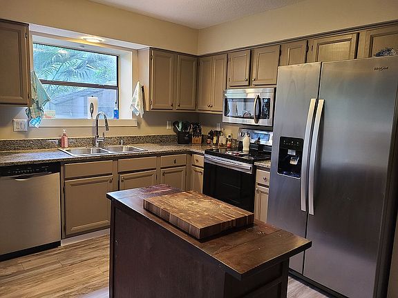 3rd image of 1518 Mariah Way W