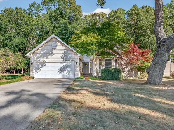 6520 Indian Point Rd, Montague, MI 49437