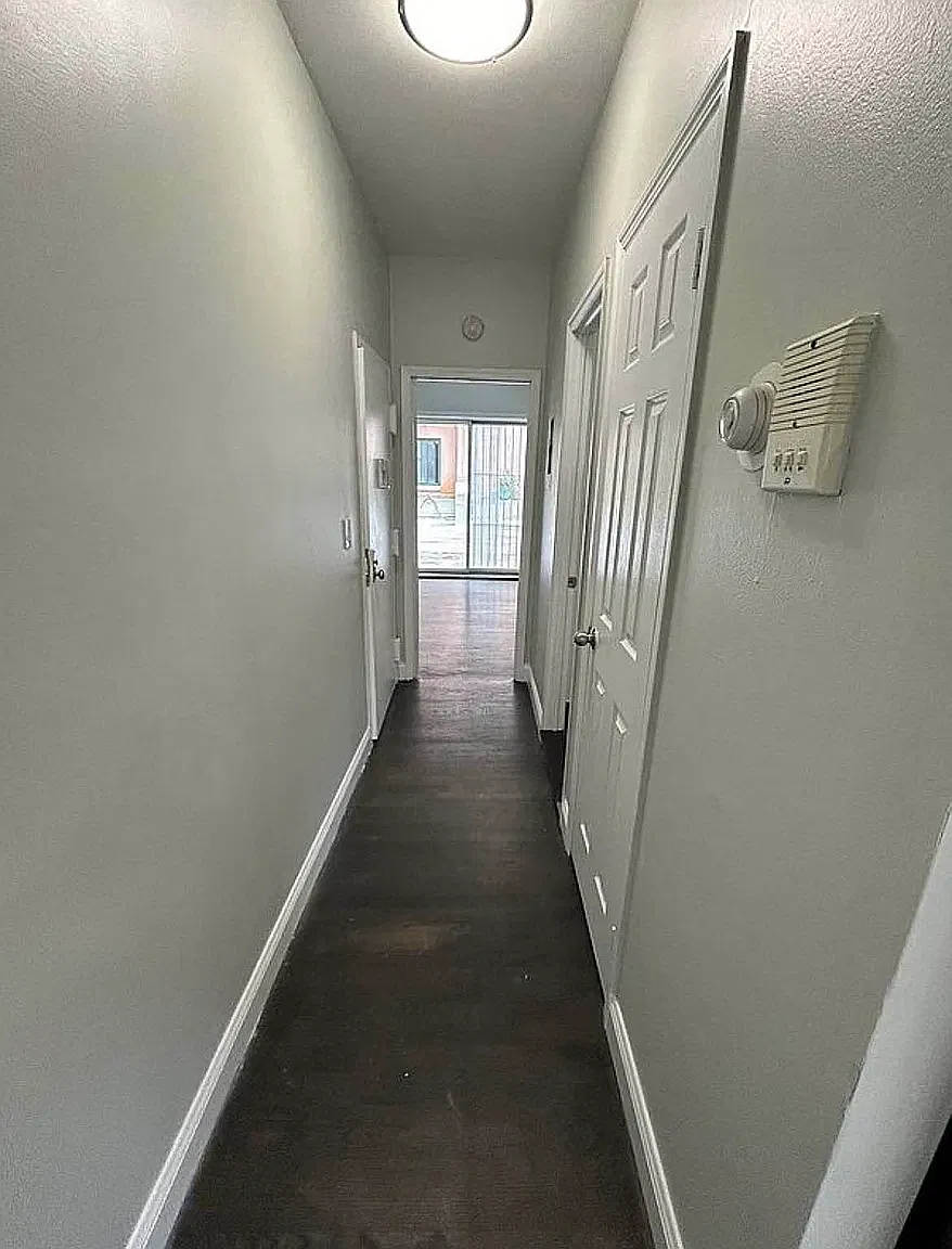 122 Avenue C — Photo 3