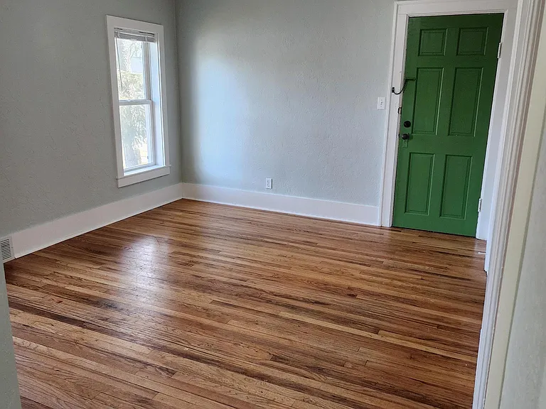 620 W 9th St #C — Photo 11