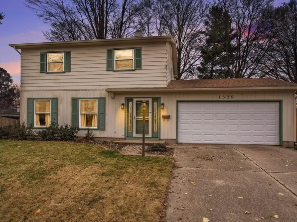 1529 Strathmore Ct, South Bend, IN 46614