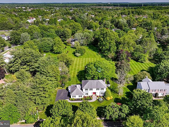 4th image of 6 Greenfield Dr S
