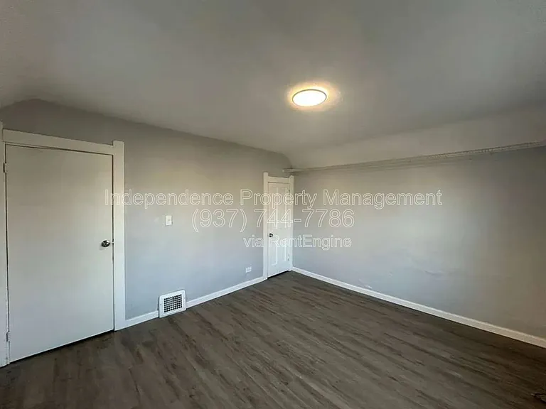 200 E 31st St — Photo 13