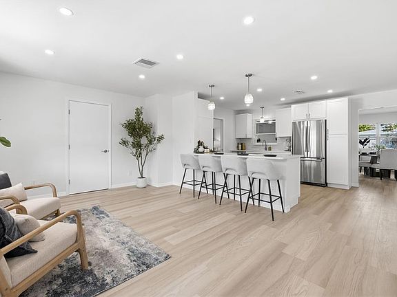 4th image of 1027 27TH AVENUE S