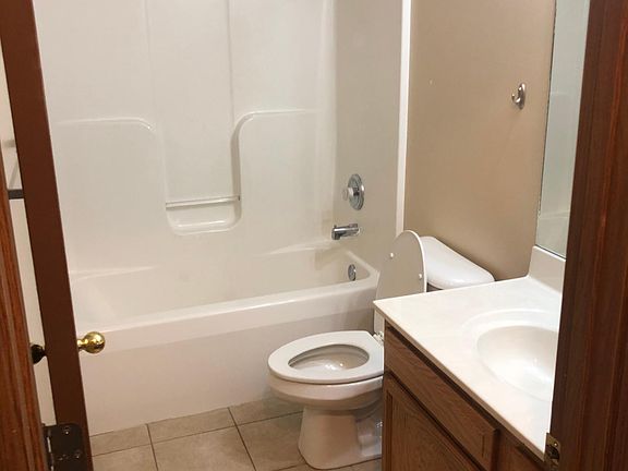 5th image of 107 Brookside Glen Dr