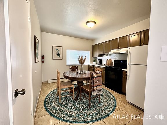 5th image of 4319 Dewey Dr APT 1
