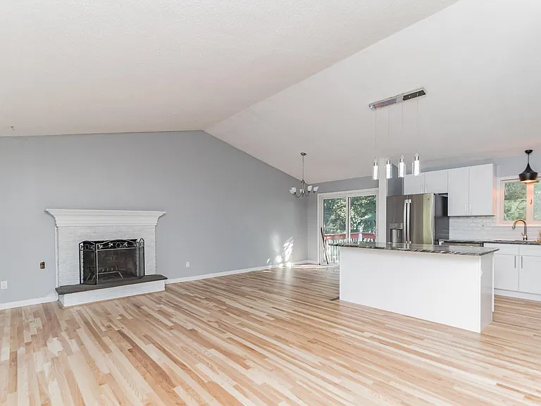 261 Skyline Dr — Photo 4