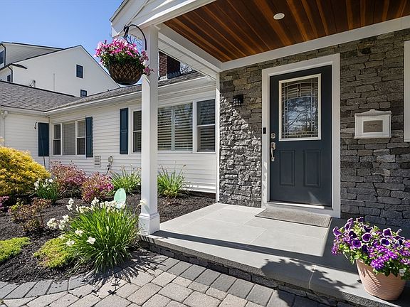 3rd image of 10 Appleton Rd