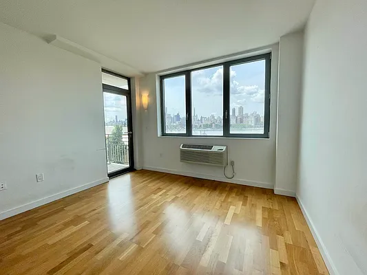 Rented by Astoria Realty | media 21