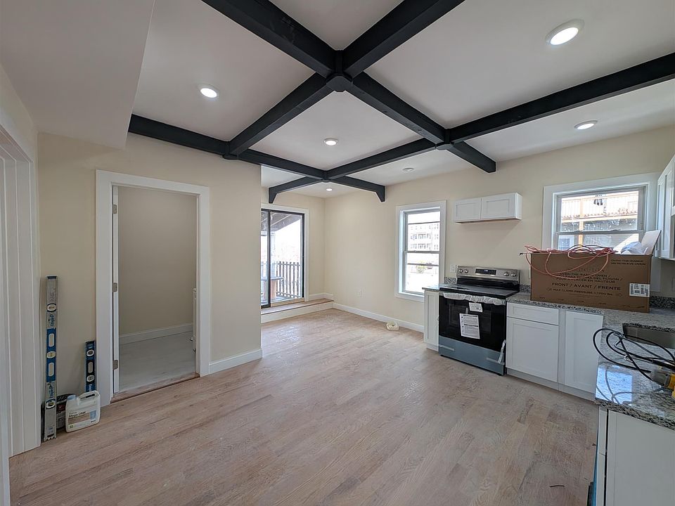 1st image of 5 Lowell Cir #3
