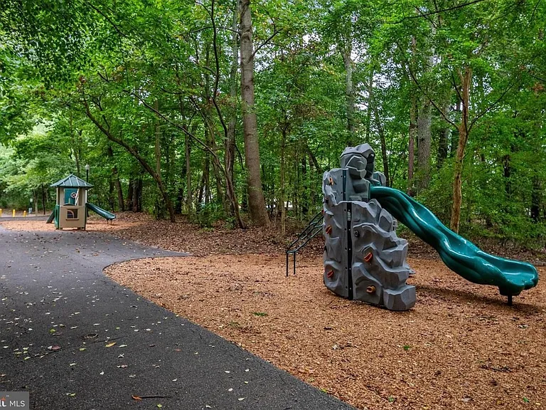 8719 Thornbrook Dr — Photo 4