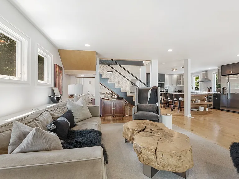 49 Beach Rd — Photo 12