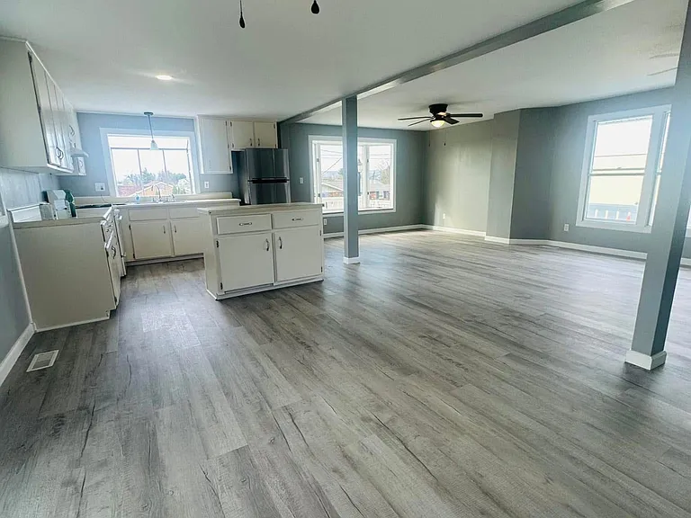 204 Phillips St — Photo 31