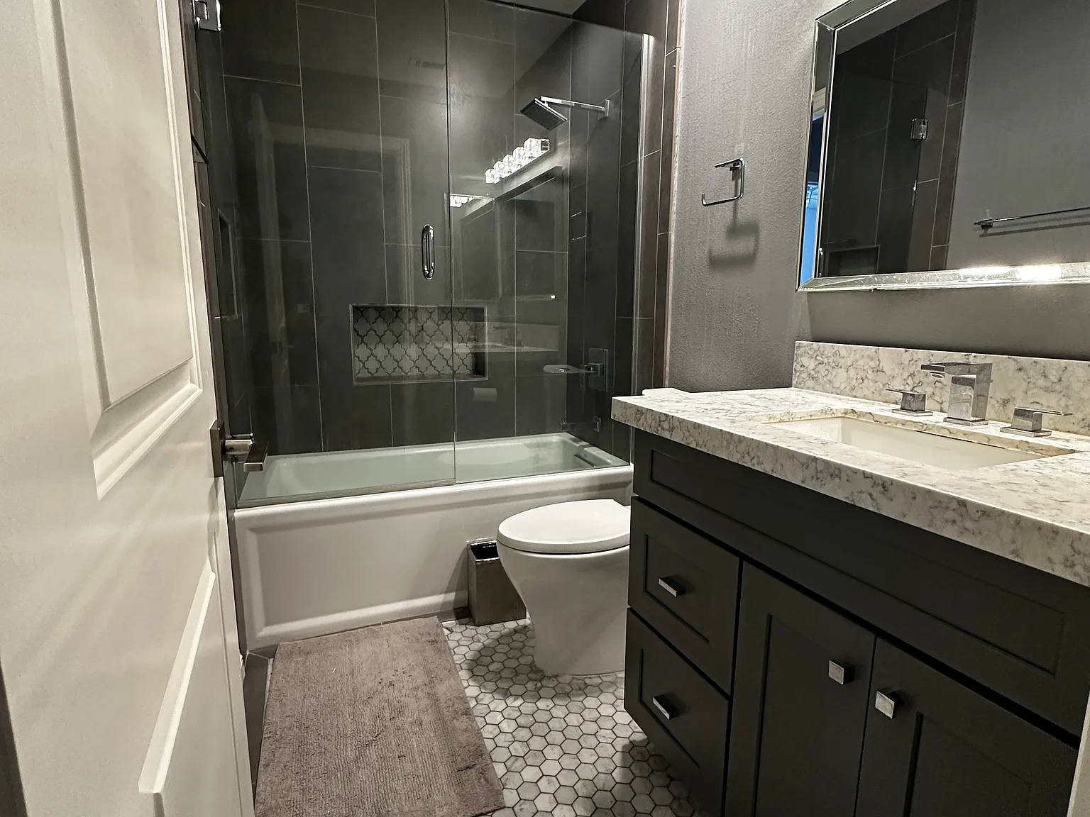 4 bed, 2.5 bath, 1300 sqft, $5,000 — Photo 2