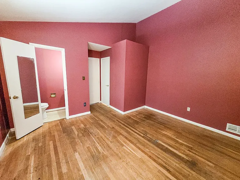 305 Hillsboro Dr — Photo 13