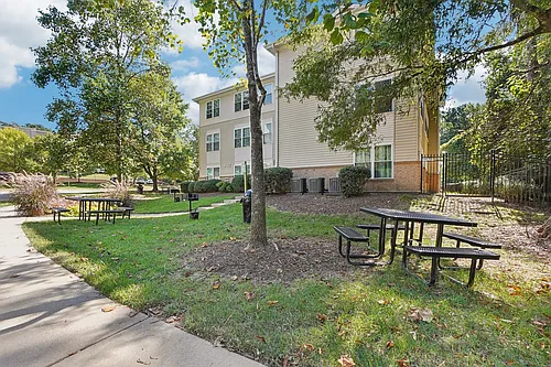 Poplar Manor Photo 1