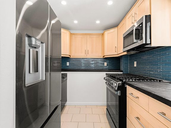 5th image of 296 3rd St APT 7
