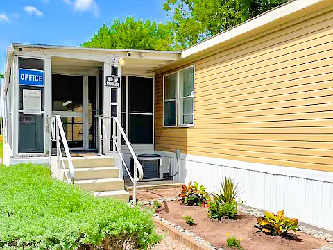 3 bed, 1216 sqft, $899 — Photo 2