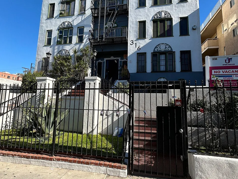 316 S Berendo Apts