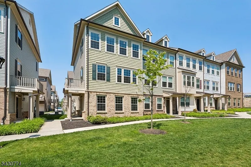 4 bed, 3.5 bath, $5,000 — Photo 1