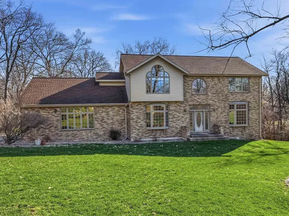 12517 Rugby Ct, Dubuque, IA 52002