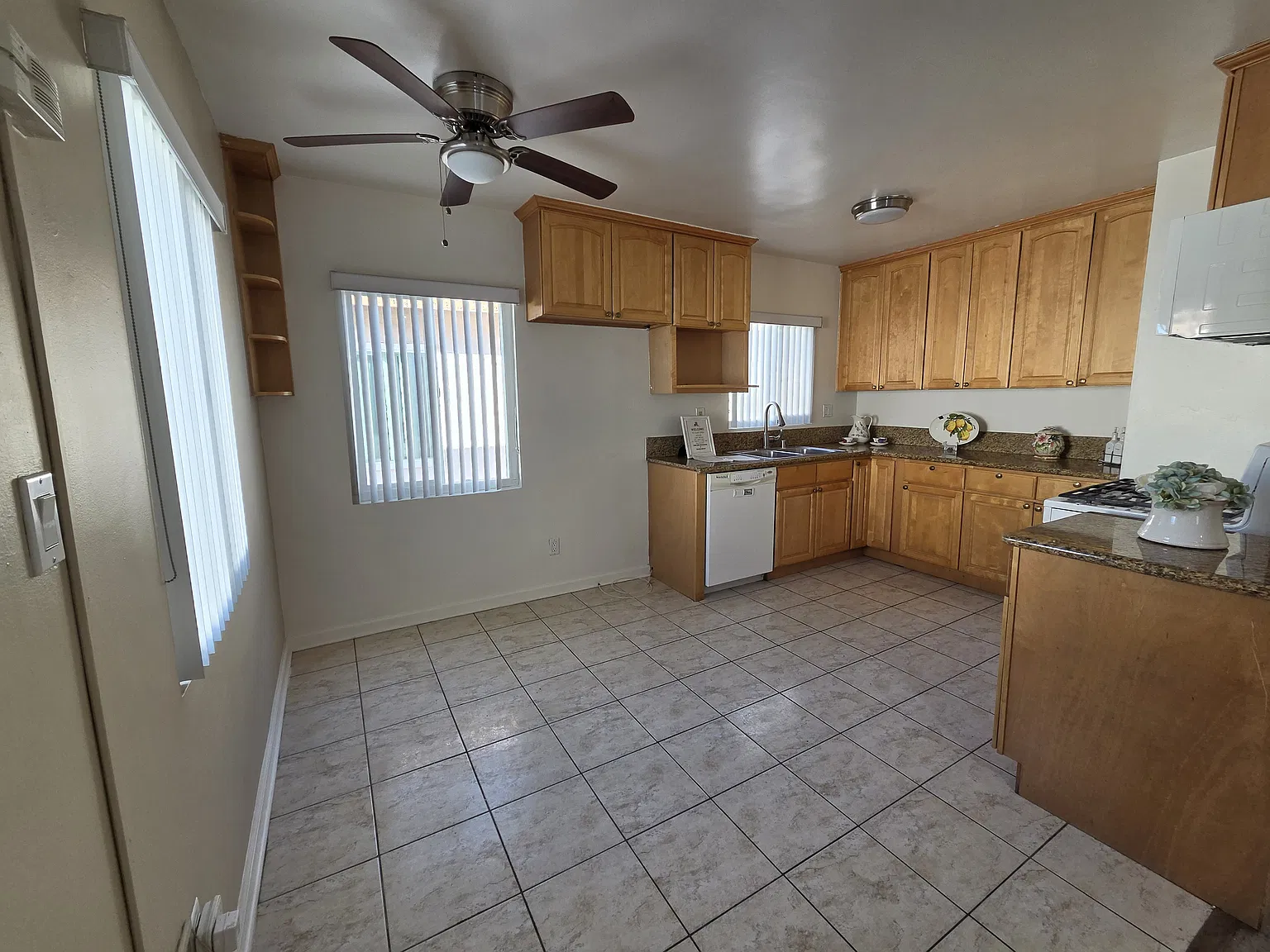 2 bed, 900 sqft, $2,195 — Photo 3