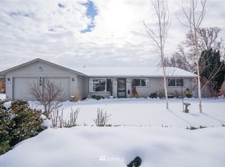 208 Broadmoor St, East Wenatchee, WA
