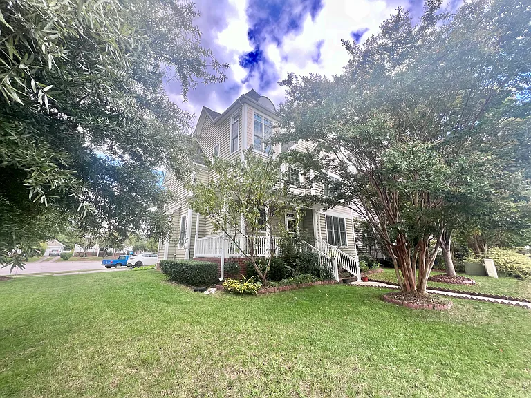 108 Louvale Dr — Photo 1