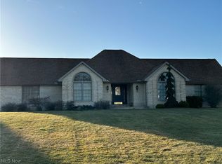 140 Forest Hill Dr, Hubbard, OH 44425