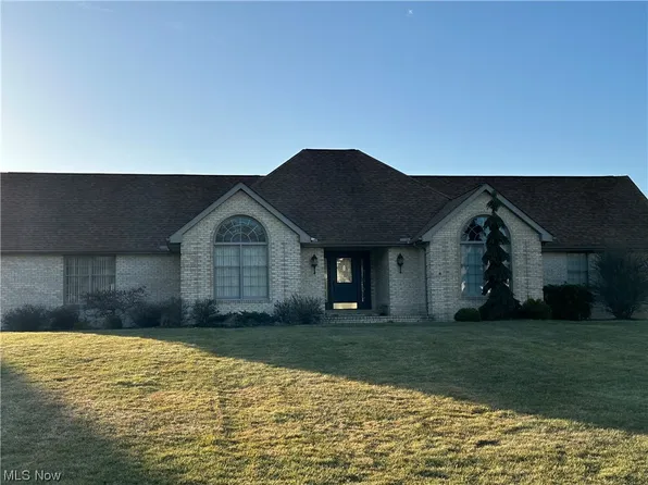 140 Forest Hill Dr, Hubbard, OH 44425