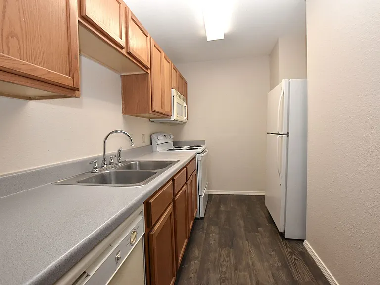 921-923 Sagewood Trl — Photo 17