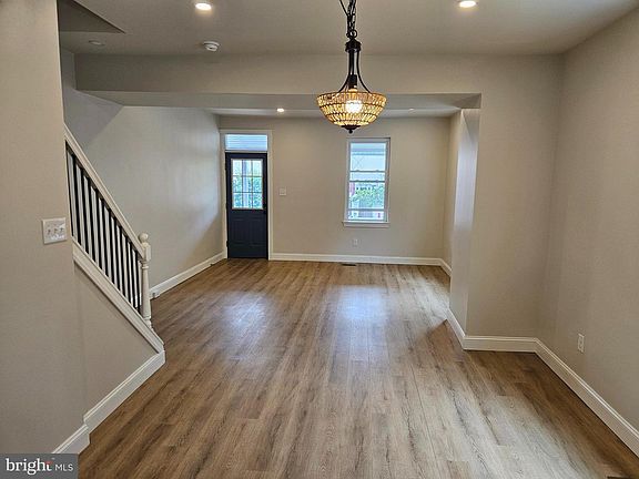3rd image of 321 Elm Ave