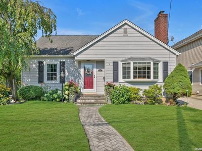 141 Saville Road, Mineola, NY, 11501