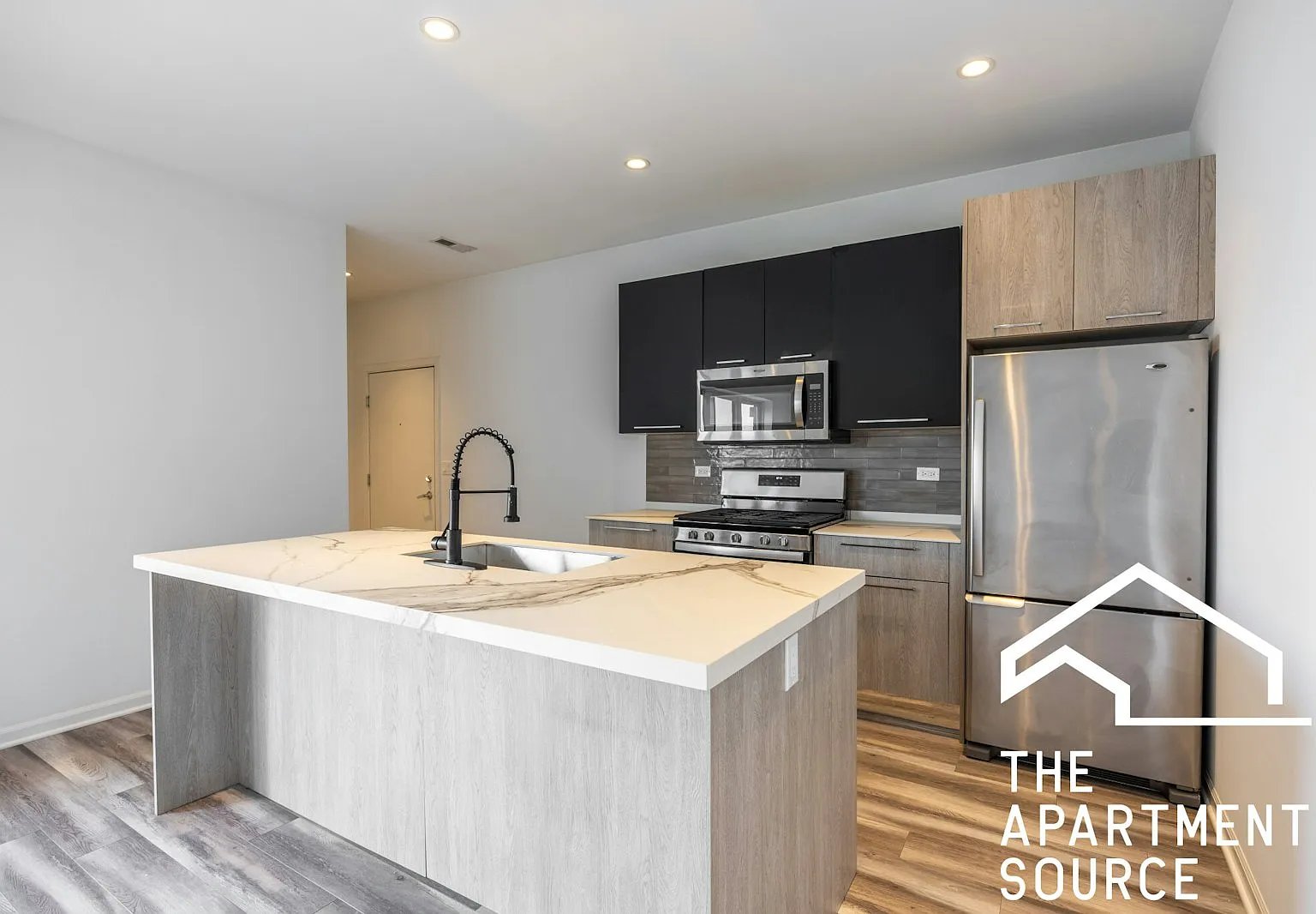 2533 West Fullerton Avenue, Unit 5 — Photo 1