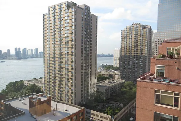 Rented by Keller Williams NYC | media 18