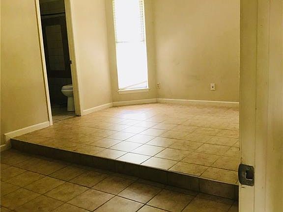 5th image of 920 Vaughn Dr