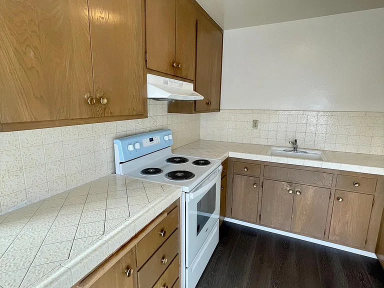 1336 Judah St #302 — Photo 8