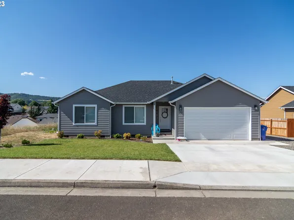 242 NE Bramble St, Winston, OR 97496