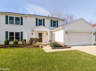 15 Woodridge Ln, Buffalo Grove, IL 60089