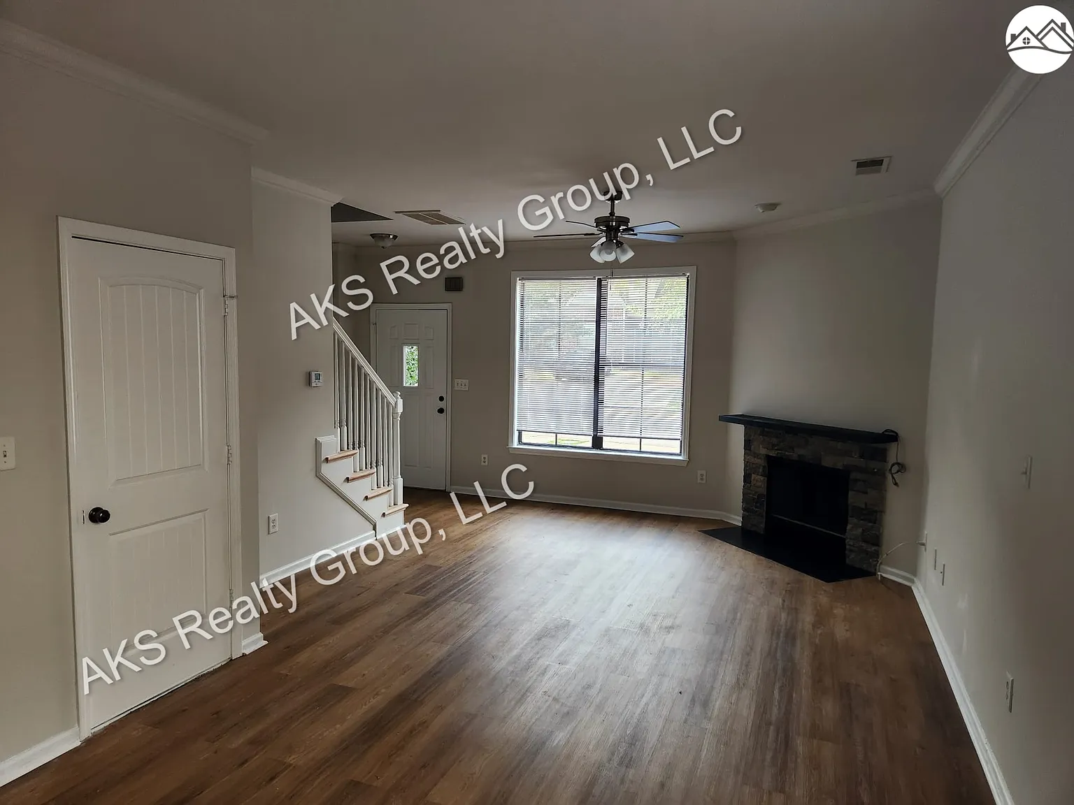 4 bed, 3.5 bath, 2424 sqft, $2,395 — Photo 4