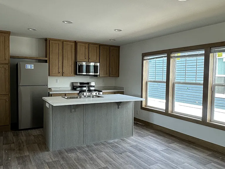 203 E 37th Pl — Photo 4