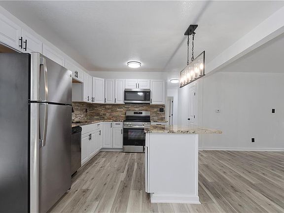 5th image of 11303 Lewis Ave