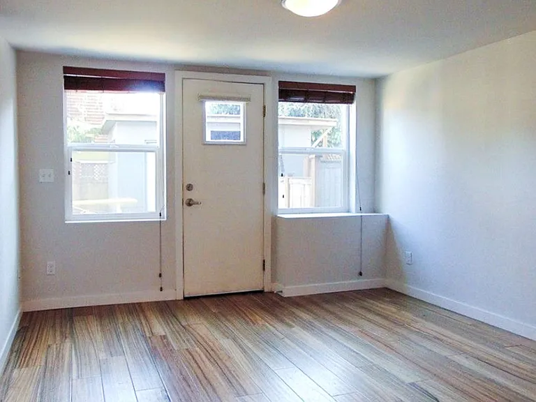 6408 Phinney - Located at the top of Phinney Ridge — Photo 24
