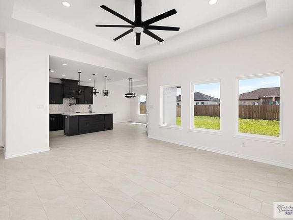 4th image of 405 Brooks Cir N