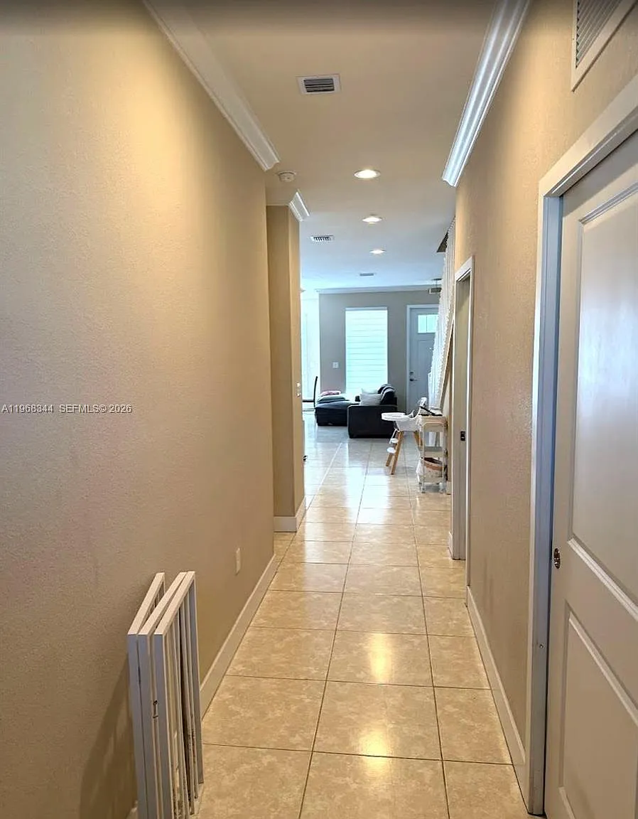 3 bed, 1686 sqft, $2,800 — Photo 2